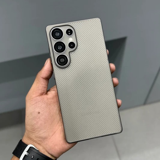 Caseoholic Liquid Air - iPhone 16 Pro Max